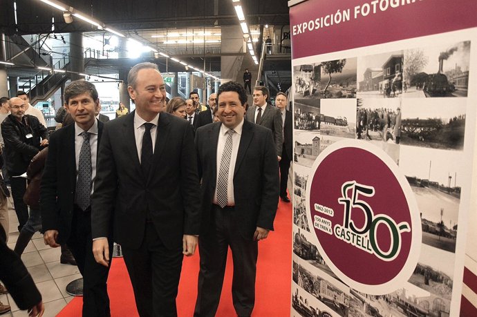 Fabra en su recorrido por la exposición de Castellón
