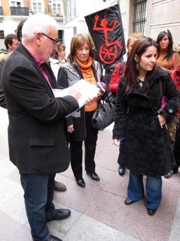 Desde la izquierda: Cayo Lara, Marga Sanz y Ester López Barceló