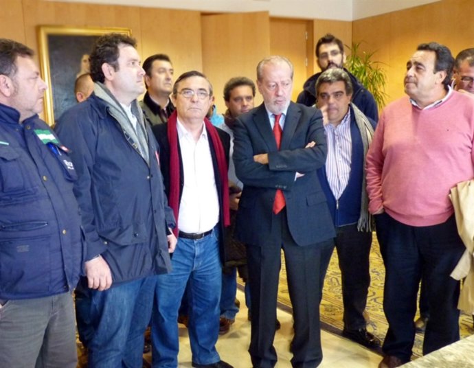 Fernando Rodríguez Villalobos, con trabajadores de Roca