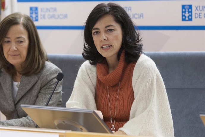 A xerente do Servizo Galego de Saúde, María Nieves Domínguez González, acompañad