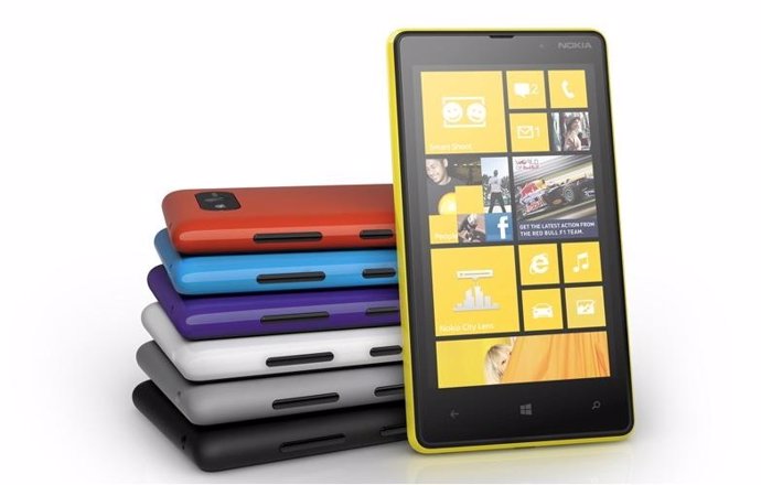 Nokia Lumia 820 con carcasas