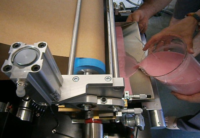 Proceso de recubrimento del material de envase en una de las pruebas realizadas