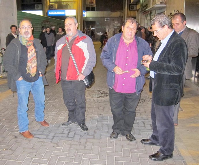 Protesta del Foro Social de Murcia en la sede del PP contra la corrupción