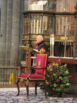 El deán Segundo Pérez en su toma de posesión