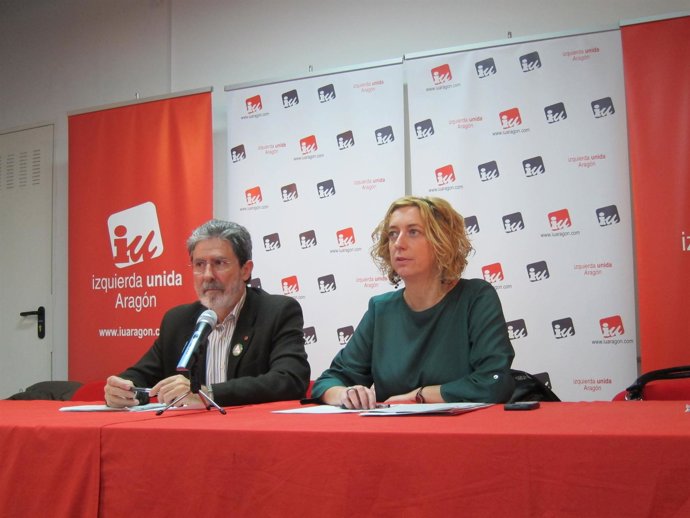 El coordinador de IU-Aragón y la responsable de organización Patricia Luquín