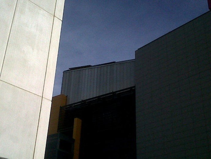 El techo del centro comercial Metromar con riesgo de desprenderse