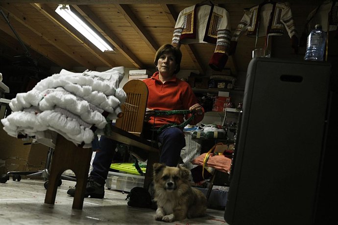 LAZA (OURENSE): MODISTA DE "PELIQUEIROS" : Dolores Pérez Costa Es La Única Modis