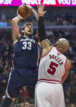 Marc Gasol, Memphis Grizzlies, ante Carlos Boozer, Chicago Bulls