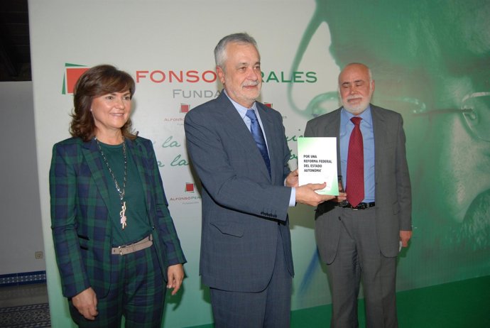 Griñán recibe la propuesta federal elaborada por la Fundación Alfonso Perales