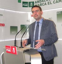 PSOE-A rechaza la huelga "sin sentido" de médicos y les pide que valoren el "compromiso" de Junta con la sanidad pública