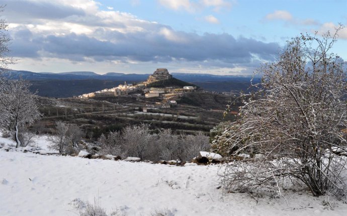 Imagen de la nieve caída en las últimas horas en Morella (Castellón)