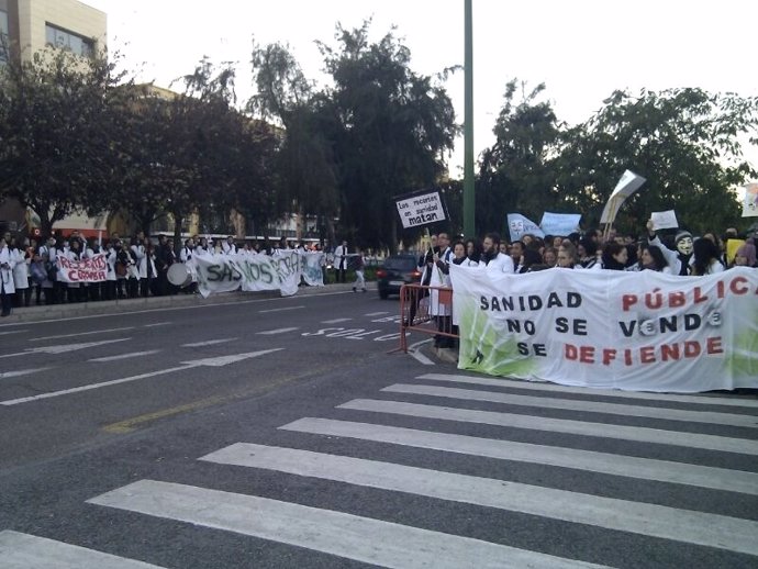 MIR se concentran ante la sede del Parlamento andaluz