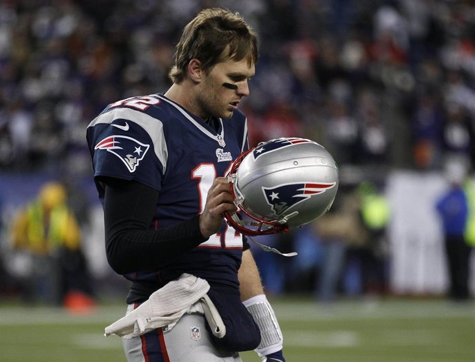 Tom Brady, decepcionado tras la derrota de los Patriots ante los Ravens