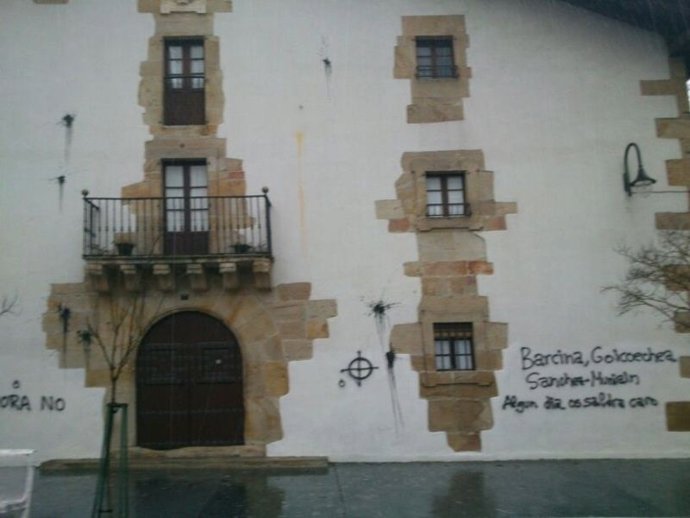 Imagen de las pintadas realizadas en la casa familiar de Goicoechea.