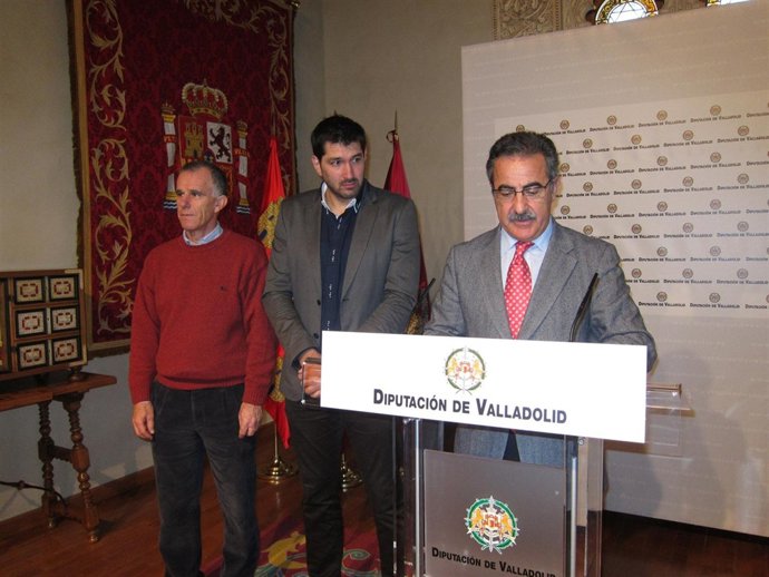 De derecha a izquierda, Alejandro García, José Ángel Delgado y Txus Landáburu.