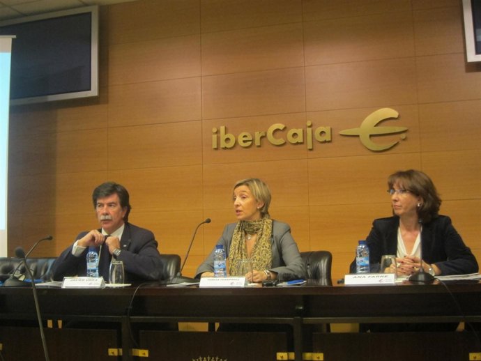 Javier Urra, Teresa Fernández y Ana Farré presentan el ciclo de Ibercaja.