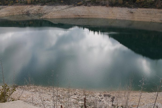 EMBALSE ENTREPEÑAS, AGUA 