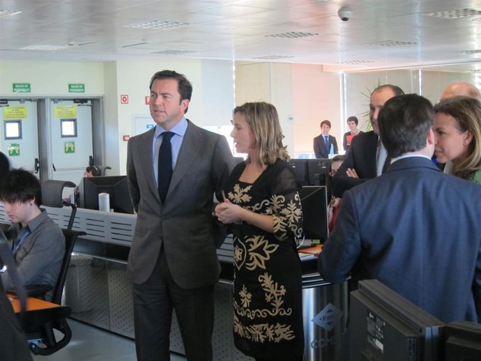 Cavero visita el centro de operaciones de Metro