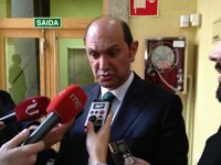 Louzán cree que "Moreira o cualquier militante" debe tener apoyo de la dirección si aspira a liderar el PP de Pontevedra