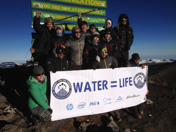 Músicos, cineastas y artistas celebran una "cumbre" en la cima del Kilimanjaro
