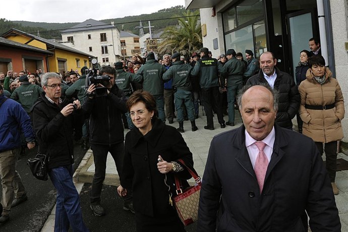 La nueva alcaldesa de Vilamartín (Ourense) sale escoltada 