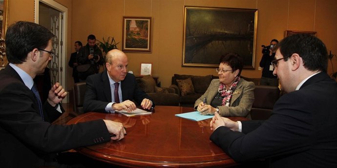 Reunión entre la Conselleria de Turismo y la Diputación de Alicante