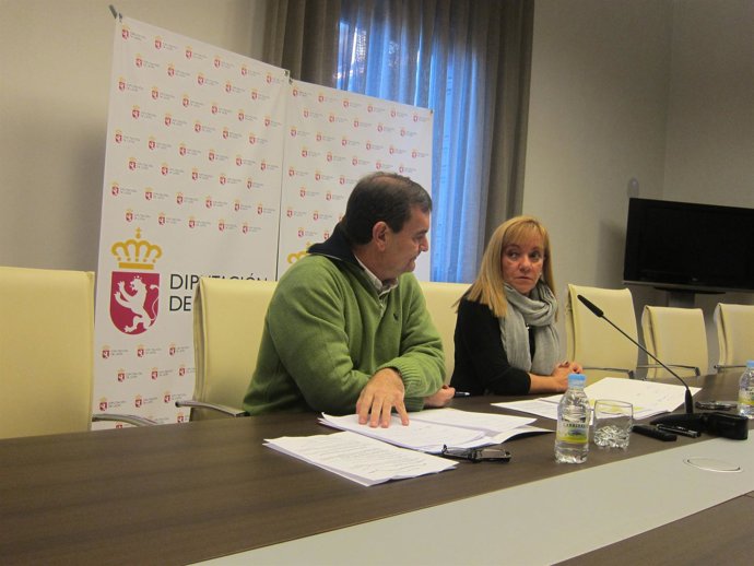 Carrasco junto al diputado en la presentación del Plan de Cooperación Municipal