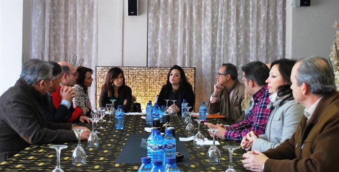 Reunión de Margarita del Cid con hosteleros campaña metro