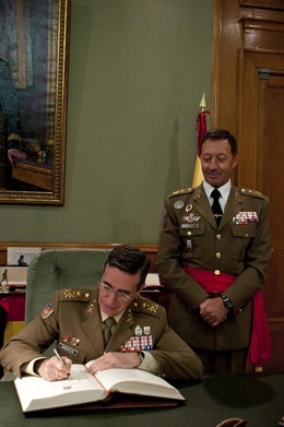El jefe del Estado Mayor del Ejército de Tierra visita Granada