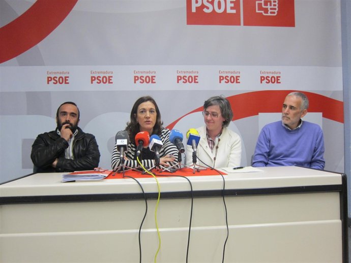 La Portavoz Socialista Soraya Rodríguez Y Otros Dirigentes PSOE En Cáceres