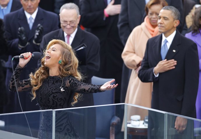 Beyonce cantando el Himno Nacional