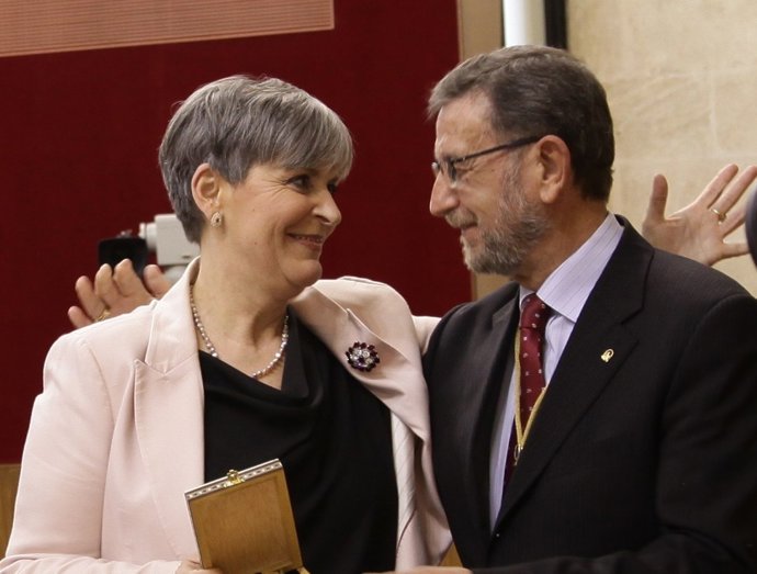 Araceli Carrillo y Manuel Gracia en el Parlamento de Andalucía 