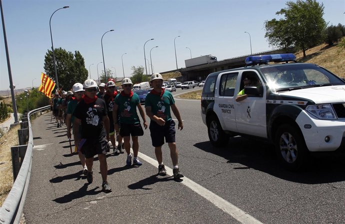Entrada a Madrid de grupo de mineros por la carretera 
