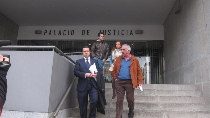 Abogado y familiares de Ramón Cuaresma (Huelva).