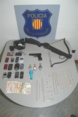 Material intervenido al grupo desarticulado en Sarrià de Ter