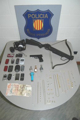 Material intervenido al grupo desarticulado en Sarrià de Ter