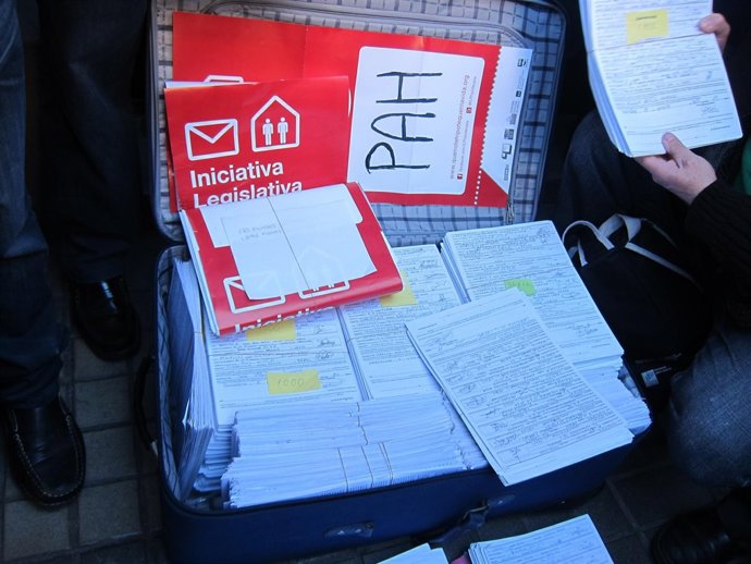 La PAH recoge 200.000 firmas en Catalunya contra los desahucios
