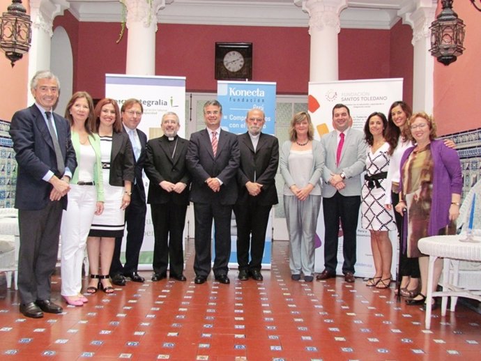 Presidentes de las fundaciones durante la firma del convenio de colaboración 