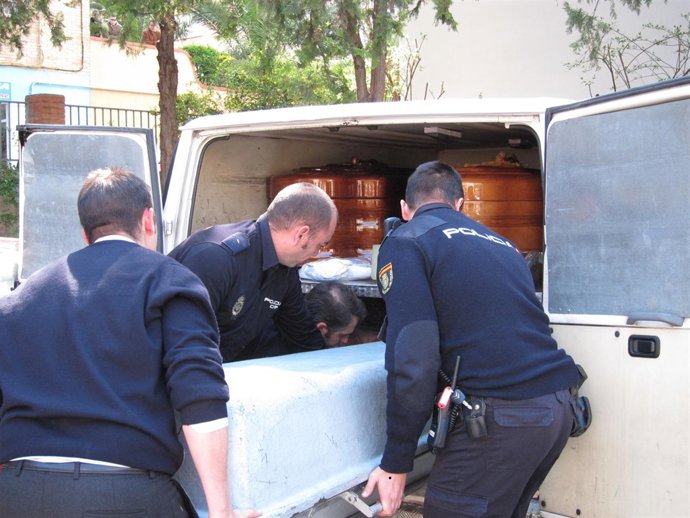 Levantamiento del cadáver de la mujer muerta a manos de su marido en Granada