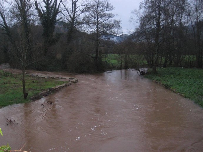 Crecida del río Linares en Villaviciosa