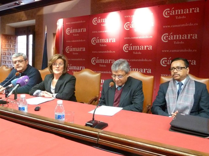 Mari Ángeles Martínez (Cámara de Comercio) y embajador de Bangladesh