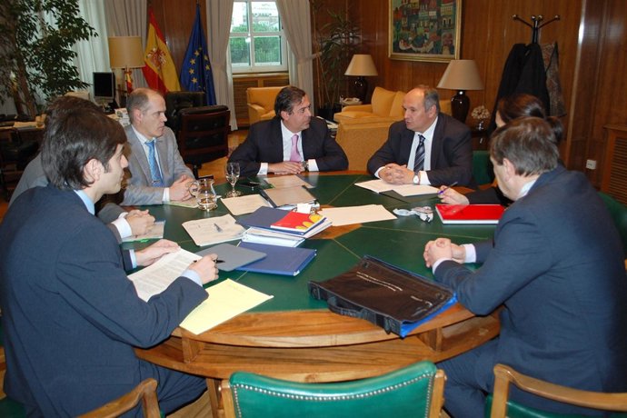 El consejero con el secretario de Estado de Medio Ambiente