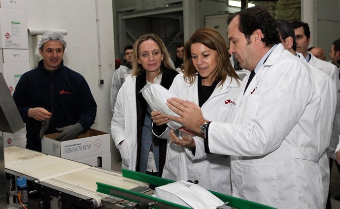 Cospedal en fábrica enológica