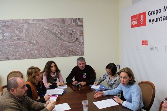 La concejal del PSOE Susana López con la Plataforma 35