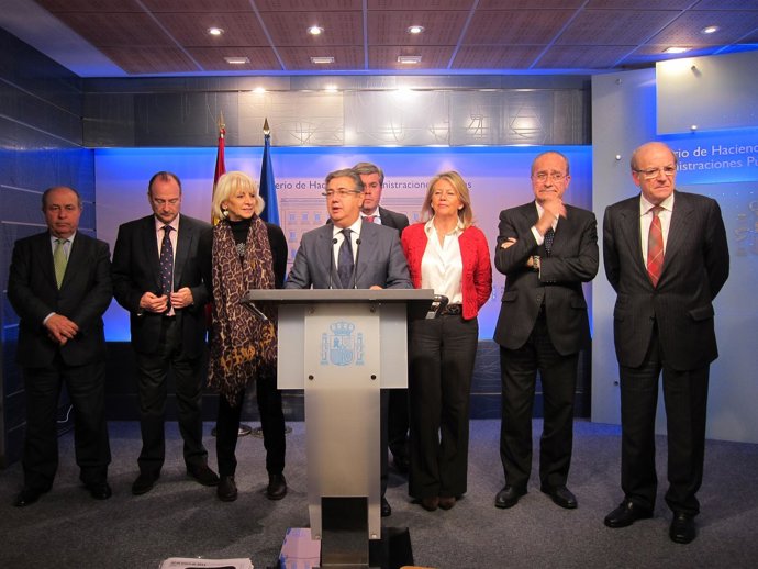 Alcaldes andaluces del PP en Madrid tras reunirse con Montoro