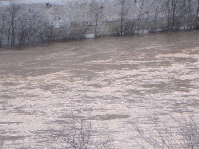 Los vecinos esperan que las aguas vuelvan a su cauce