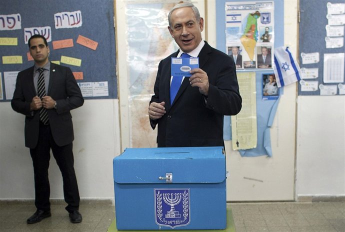 Benjamin Netanyahu acude a votar