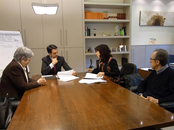 De izda. A dcha.: Gómez, el consejero Alli, Díaz de Cerio y Viscarret.          