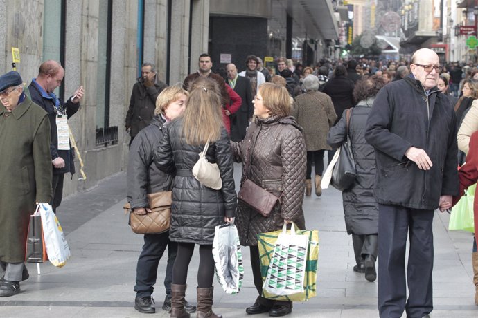 Gente comprando