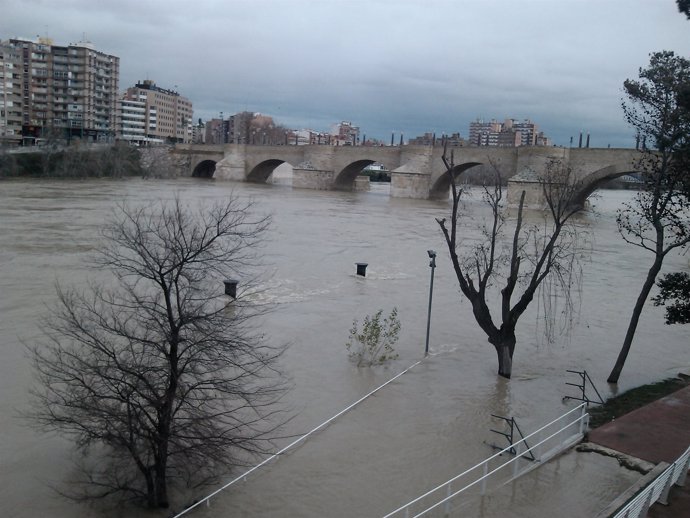 La crecida del río Ebro en la capital aragonesa.